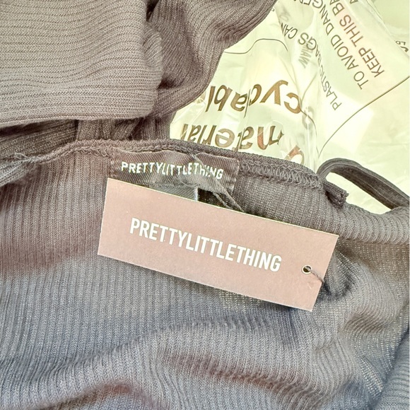 PrettyLittleThing Black Ribbed Strappy Square Neck Flared Jumpsuit - Picture 8 of 9